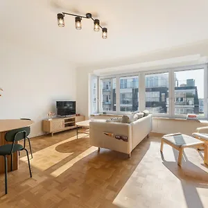 Zonnig, Ruim Op A+ Locatie! Appartement Ostende